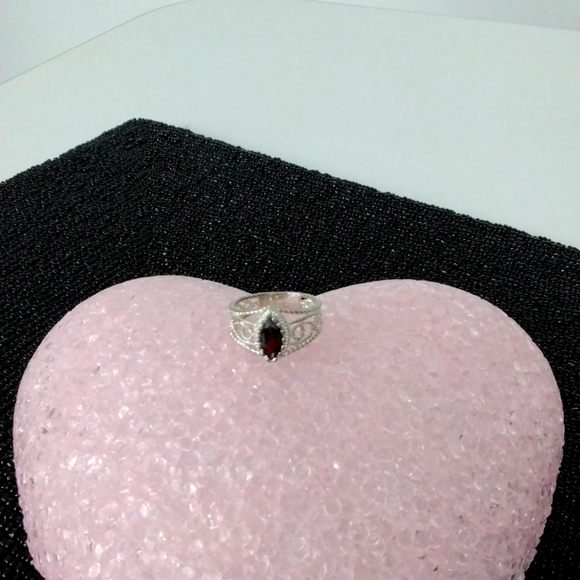 Silver tone filigree ring with red stone - Picture 2 of 7